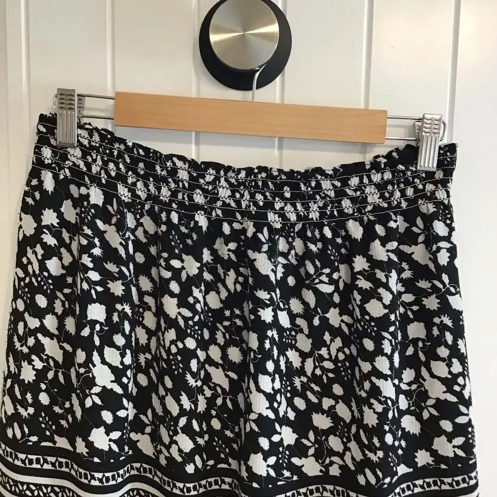 Max Studio Black White Floral Tiered Smocked Waist Maxi Skirt Medium Chic